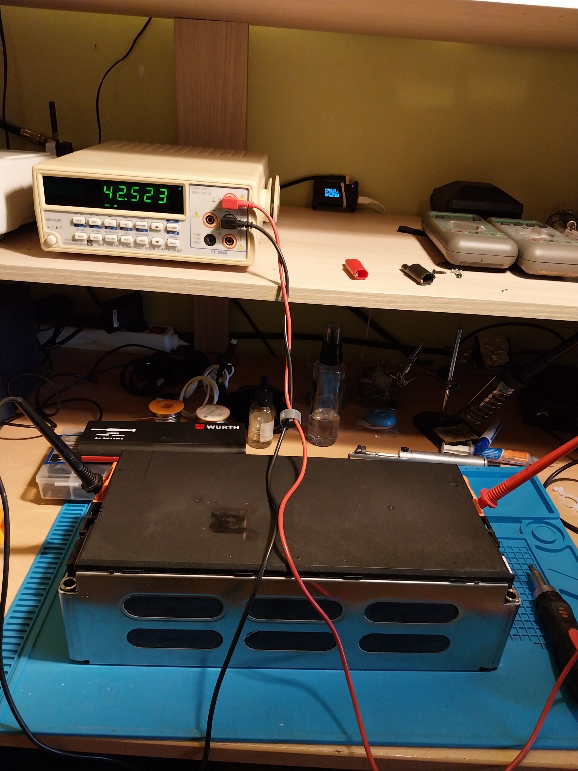 Banc d'essai et test en charge de l'alimentation 12V Li-ion pour station radioamateur